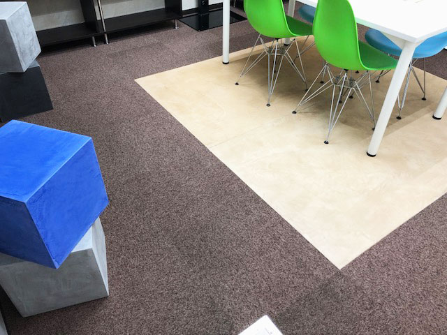 モールテックスの東京ショールーム５（床、テーブル等）｜株式会社オフィスTAKAHATA